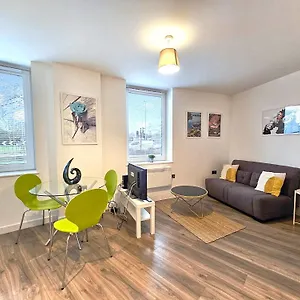 Apartment The Post House One By Fortuna, Gloucester